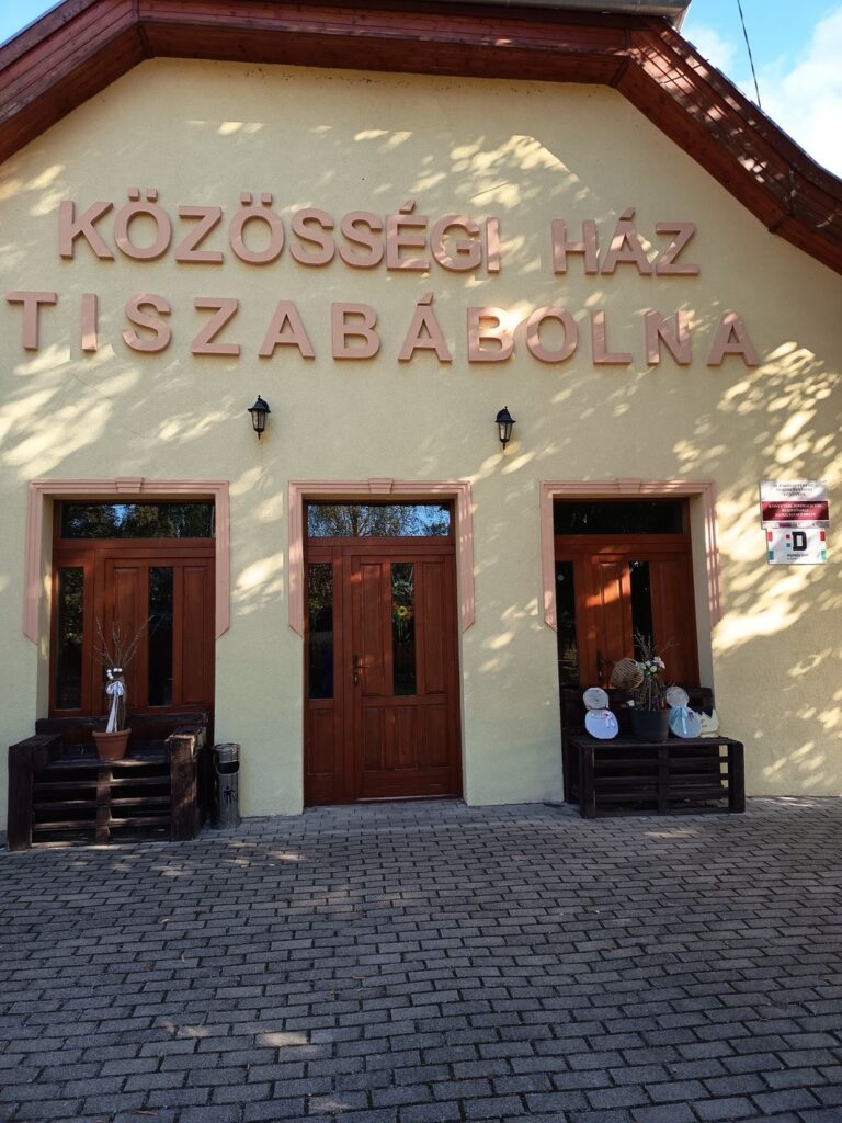 Tiszabábolna außen